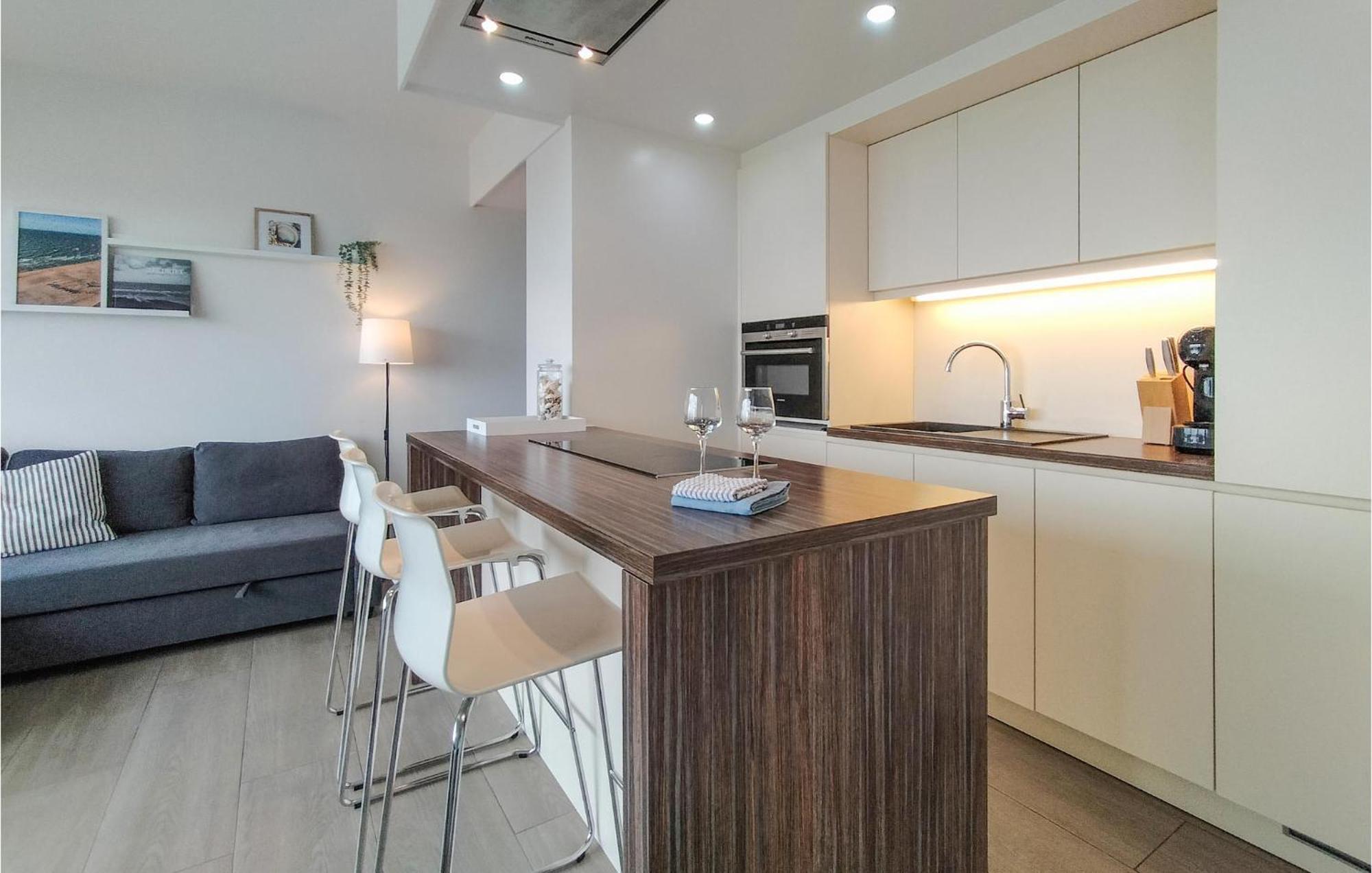 Appartement Amazing In With Kitchen Ostende